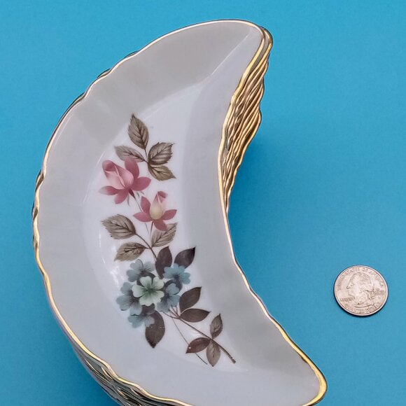 10 Vintage Floral Crescent Bone China Dishes with Gold Trim 1950s Chadwick of Ja - Picture 6 of 7